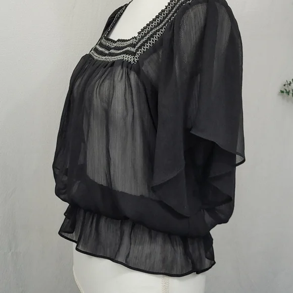 Mudd short sleeve semi sheer flower blouse - Picture 4 of 7
